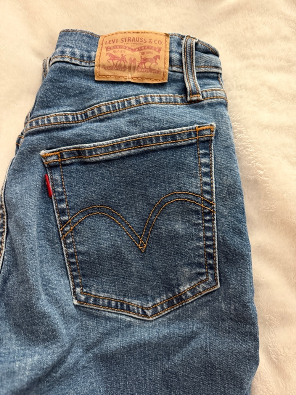 Levi's Men's Medium Blue Straight-Leg Jeans with Leather Patch